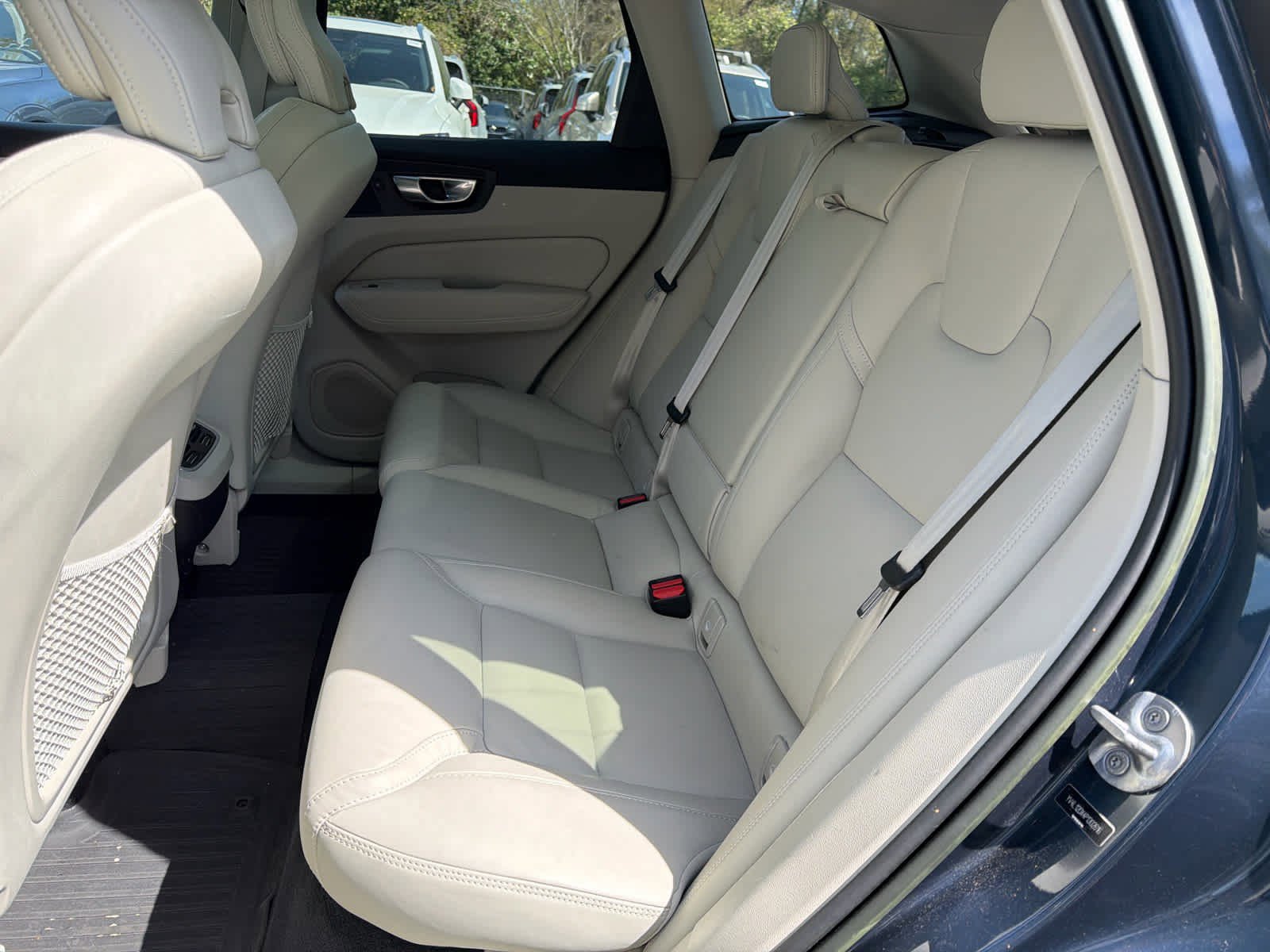 Used 2023 Volvo XC60 B5 Ultimate w/ Climate Package image 23