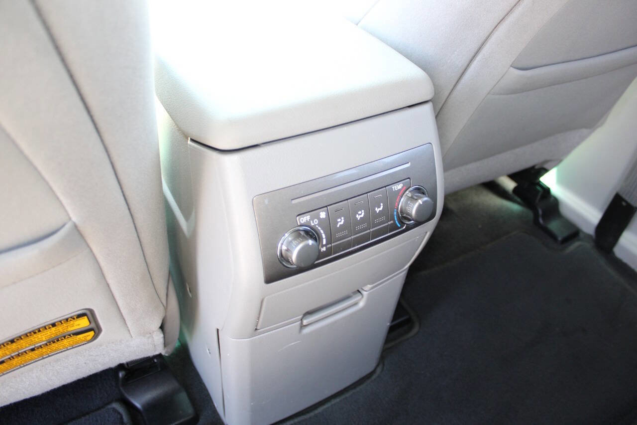 Used 2013 Toyota Highlander Plus AWD/4WD image 20