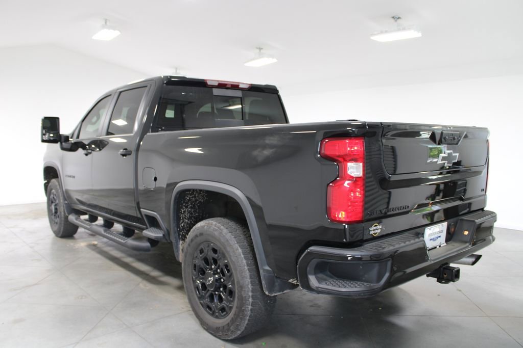 Used 2023 Chevrolet Silverado 2500 LT w/ Midnight Edition image 7