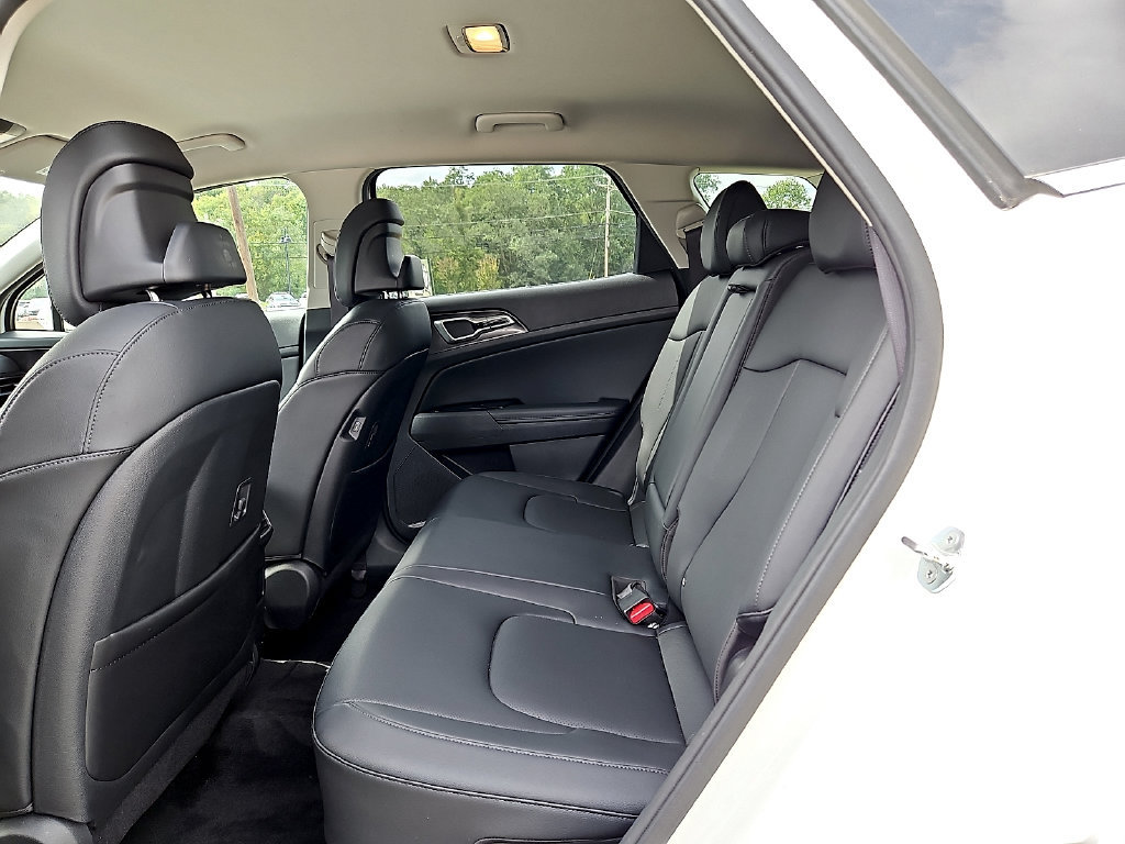 Used 2023 Kia Sportage EX AWD/4WD image 12