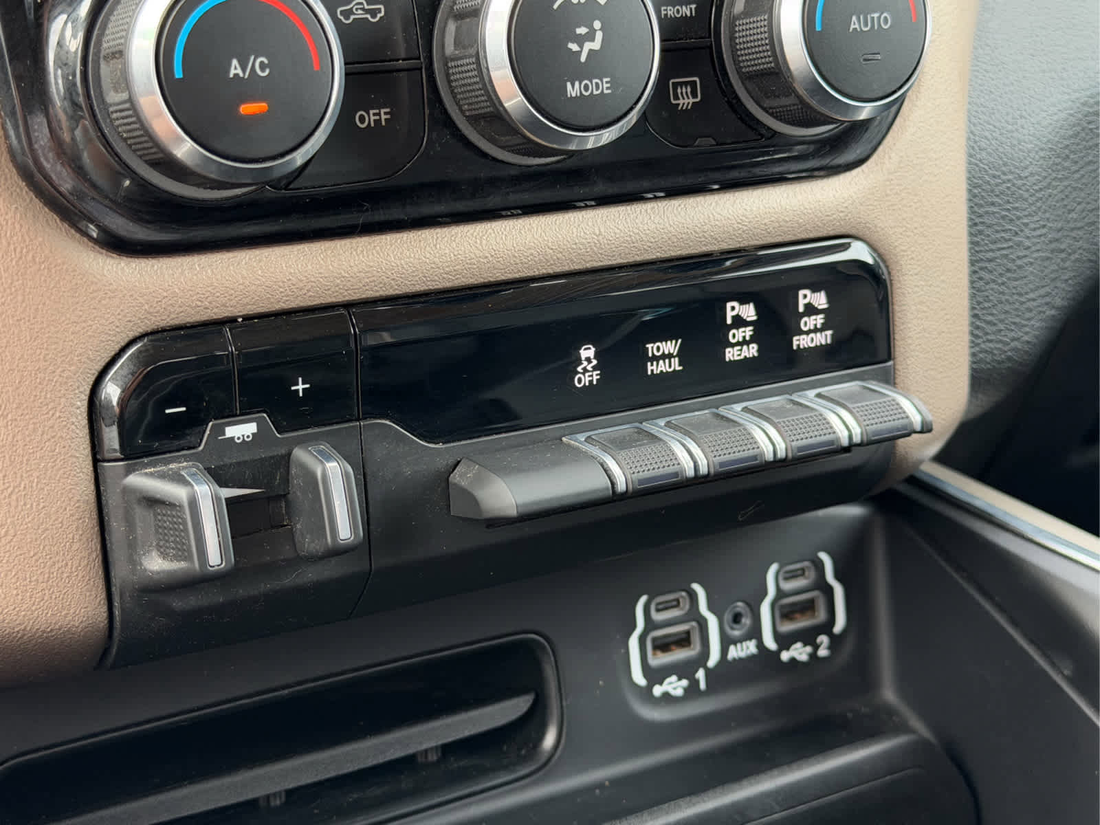 Used 2020 RAM 3500 Laramie image 18