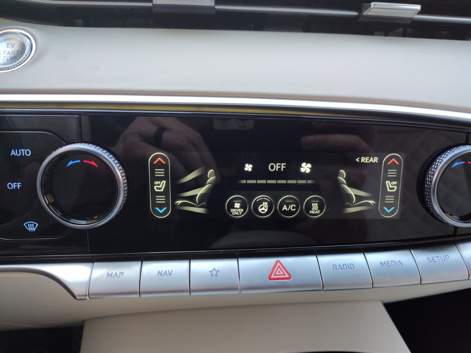 Used 2025 Genesis Electrified GV70 w/ Prestige Package AWD/4WD image 25