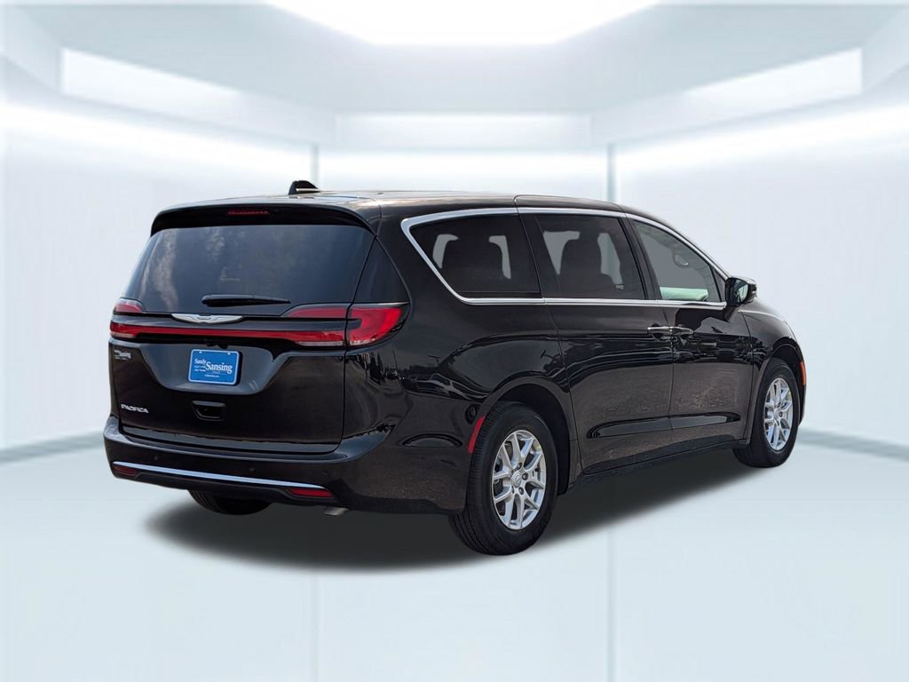 New 2026 Chrysler Pacifica Select image 6