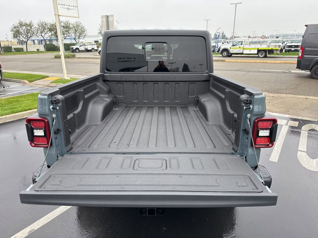 New 2026 Jeep Gladiator Mojave w/ Steel Bumper Group AWD/4WD image 6