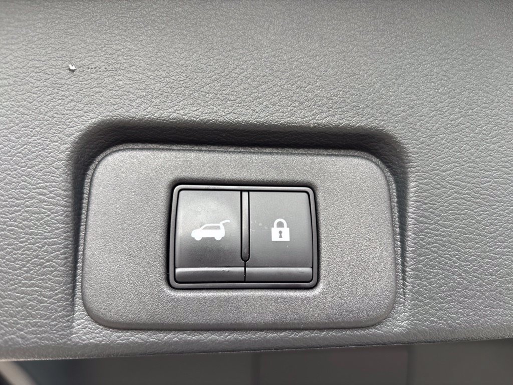 Used 2025 Nissan Rogue Platinum AWD/4WD image 8