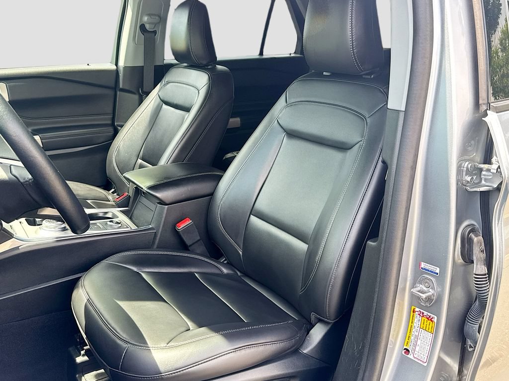 Used 2023 Ford Explorer XLT w/ Equipment Group 202A AWD/4WD image 24