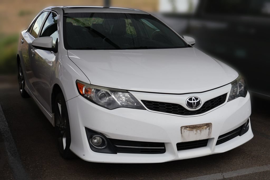 Used 2014 Toyota Camry SE FWD image 12