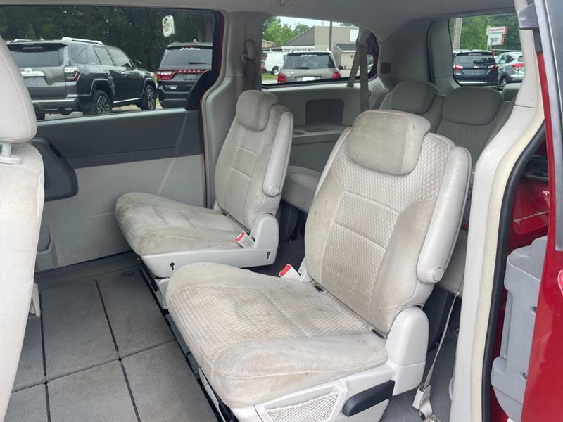 Used 2008 Chrysler Town & Country Touring FWD image 11
