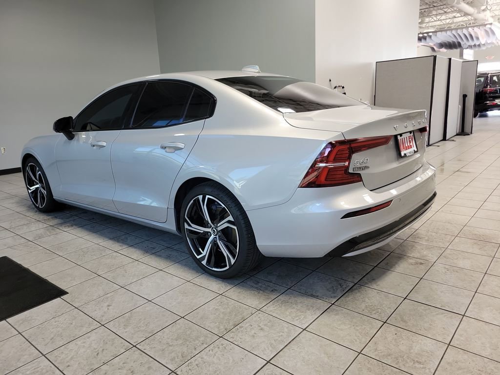 Used 2024 Volvo S60 B5 Core image 4