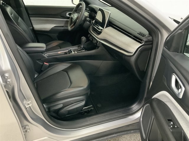 Used 2023 Jeep Compass Latitude image 17