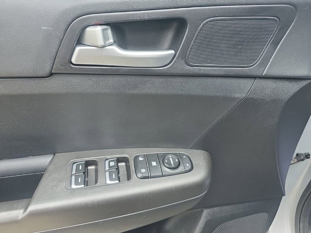 Used 2020 Kia Sportage LX image 19