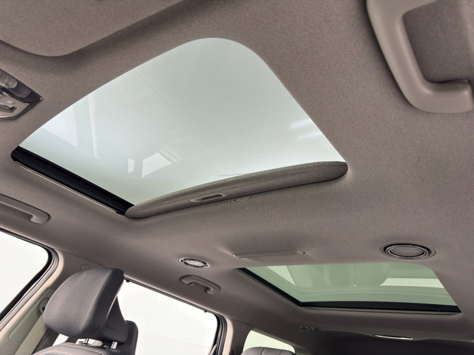 Used 2024 Kia EV9 Land image 12