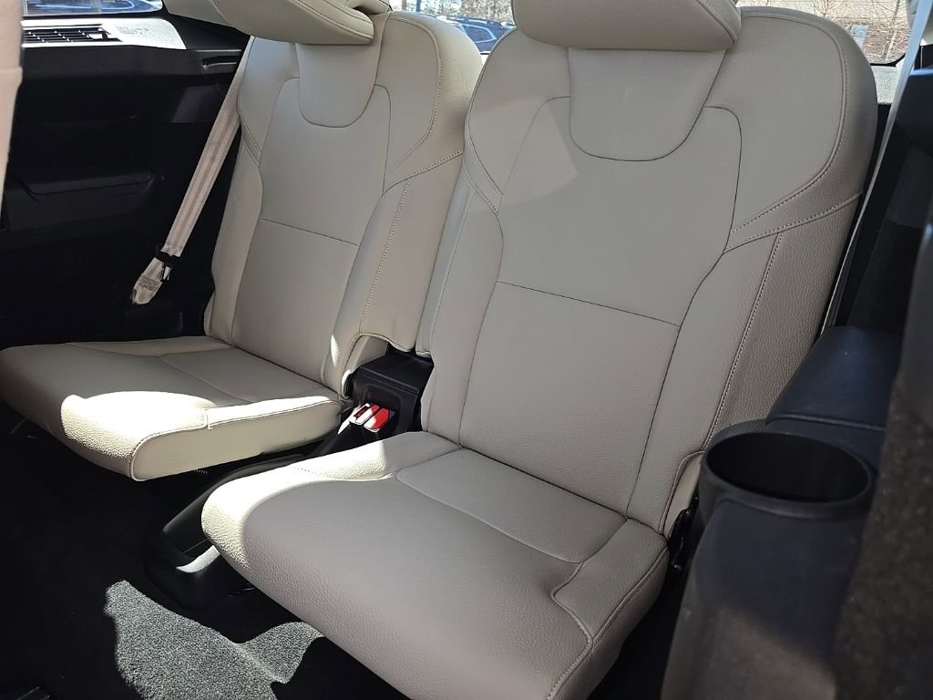 Used 2019 Volvo XC90 T6 Momentum w/ Protection Package Premier image 37