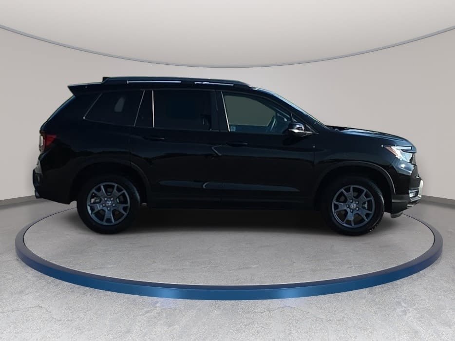 Used 2024 Honda Passport TrailSport image 4