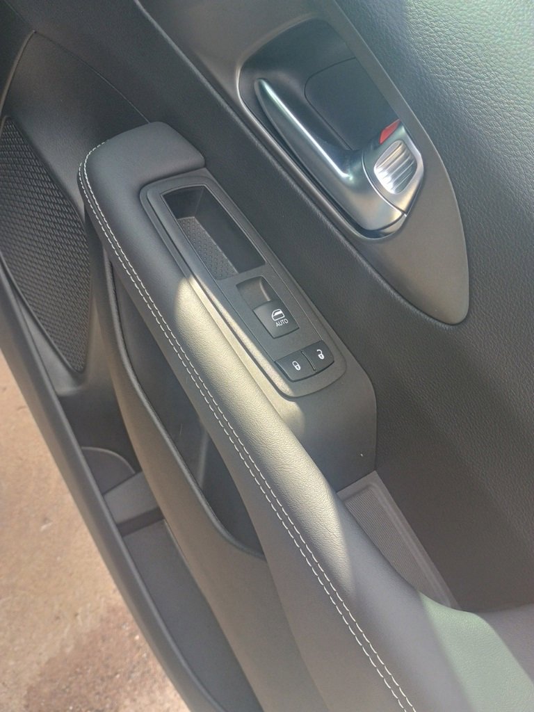 New 2025 Chrysler Pacifica Select image 25