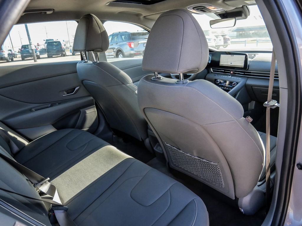 Used 2025 Hyundai Elantra SEL image 18