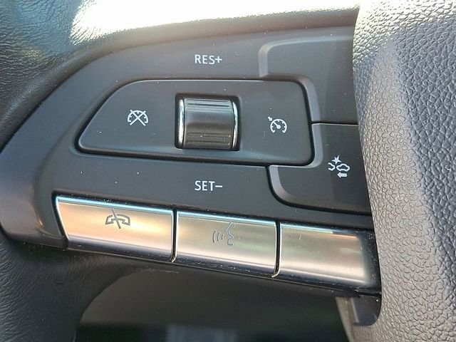 Used 2024 Cadillac XT4 Premium Luxury image 17