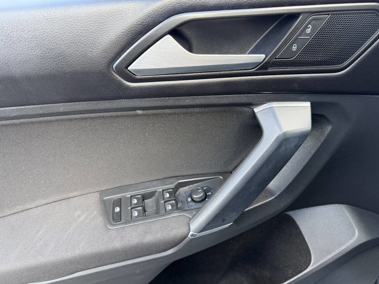 Used 2018 Volkswagen Tiguan S w/ 3rd Row Seat Package image 32