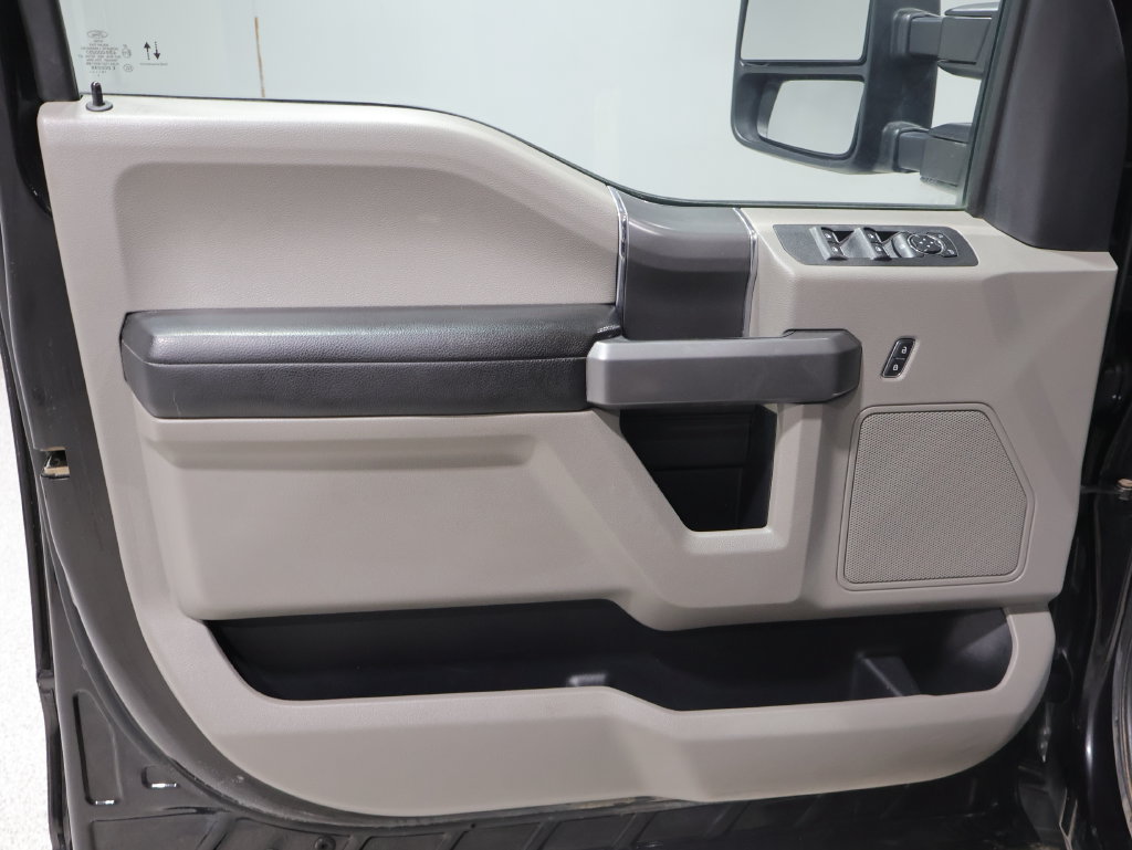 Used 2019 Ford F150 XLT w/ Equipment Group 302A Luxury AWD/4WD image 13