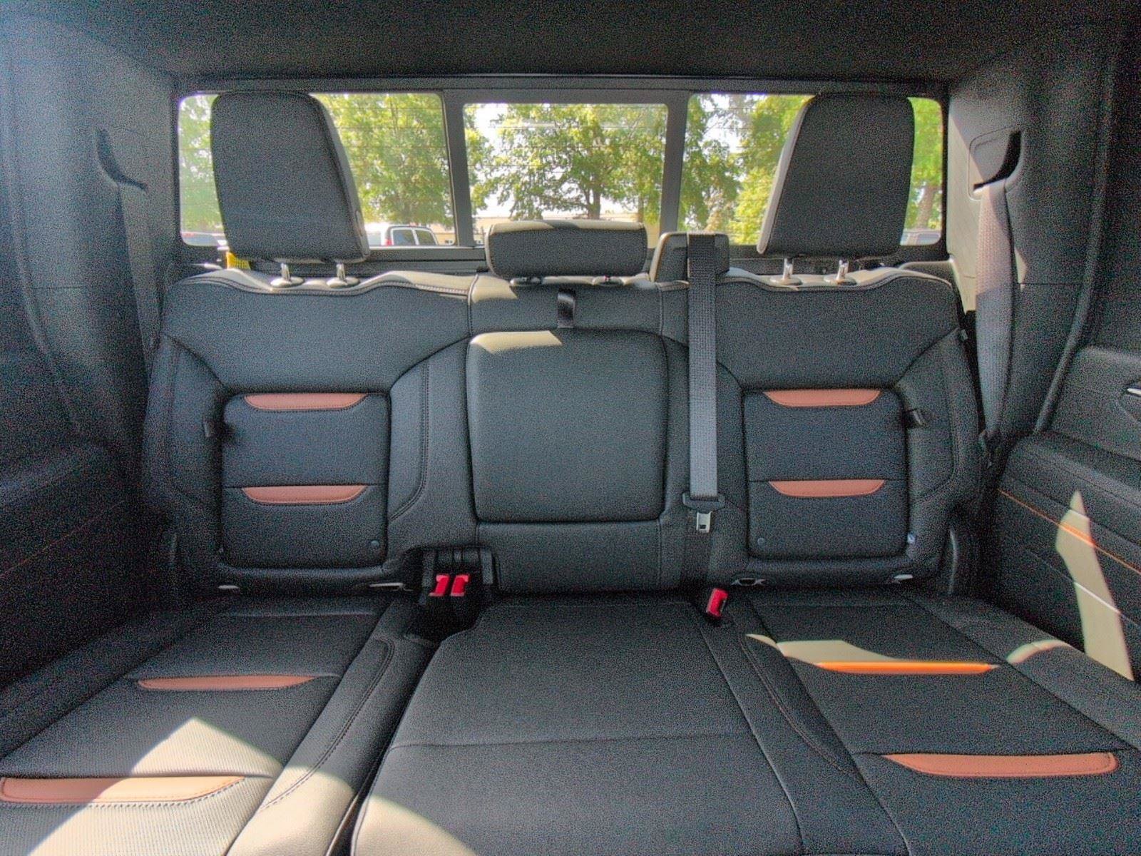 New 2026 GMC Sierra 2500 AT4 w/ AT4 Premium Plus Package AWD/4WD image 32
