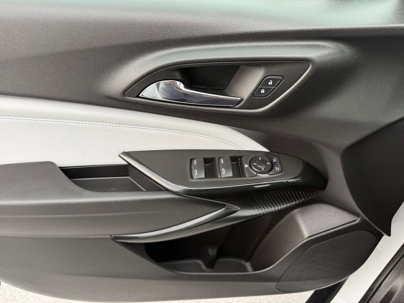 Used 2025 Chevrolet Trax LT image 20