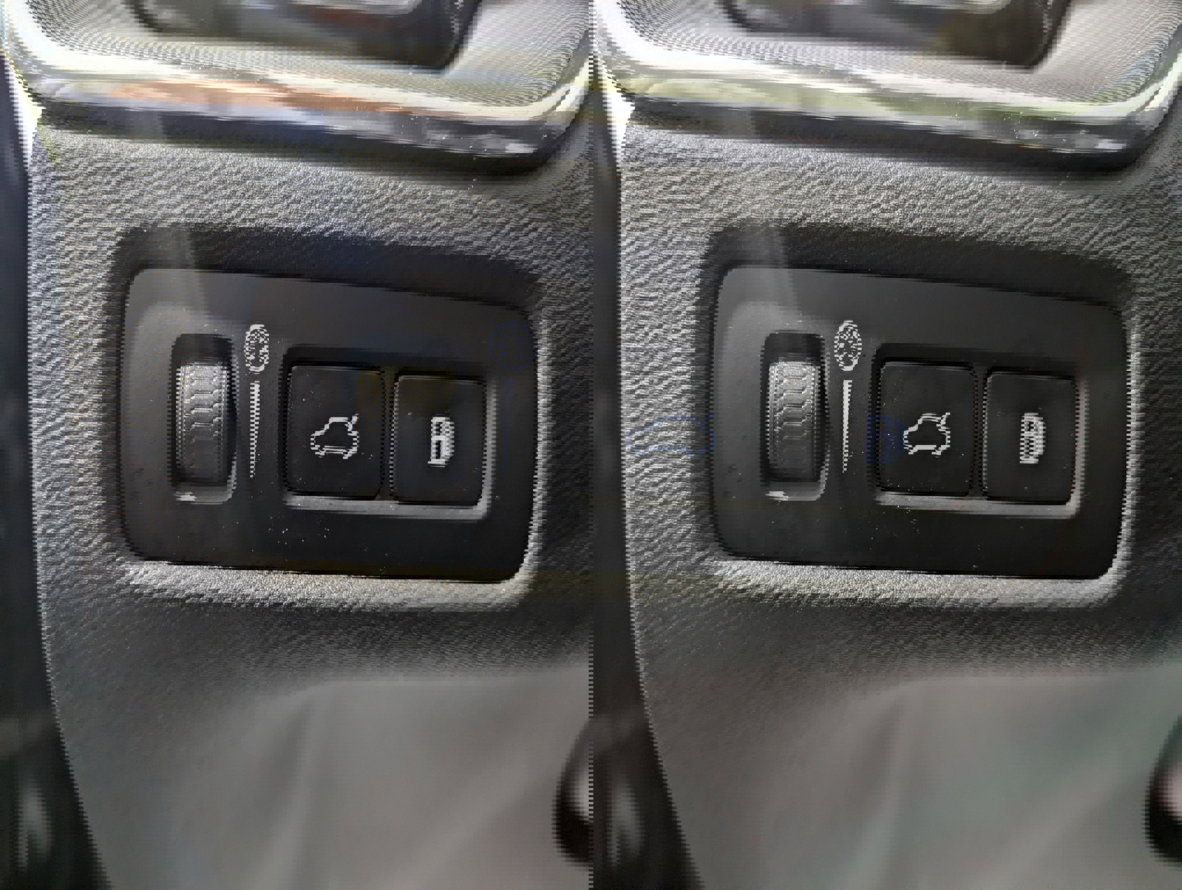 Used 2022 Volvo XC60 T8 R-Design w/ Climate Package image 15