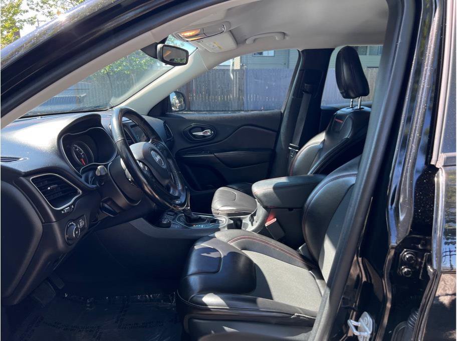 Used 2020 Jeep Cherokee Trailhawk w/ Cold Weather Group image 6