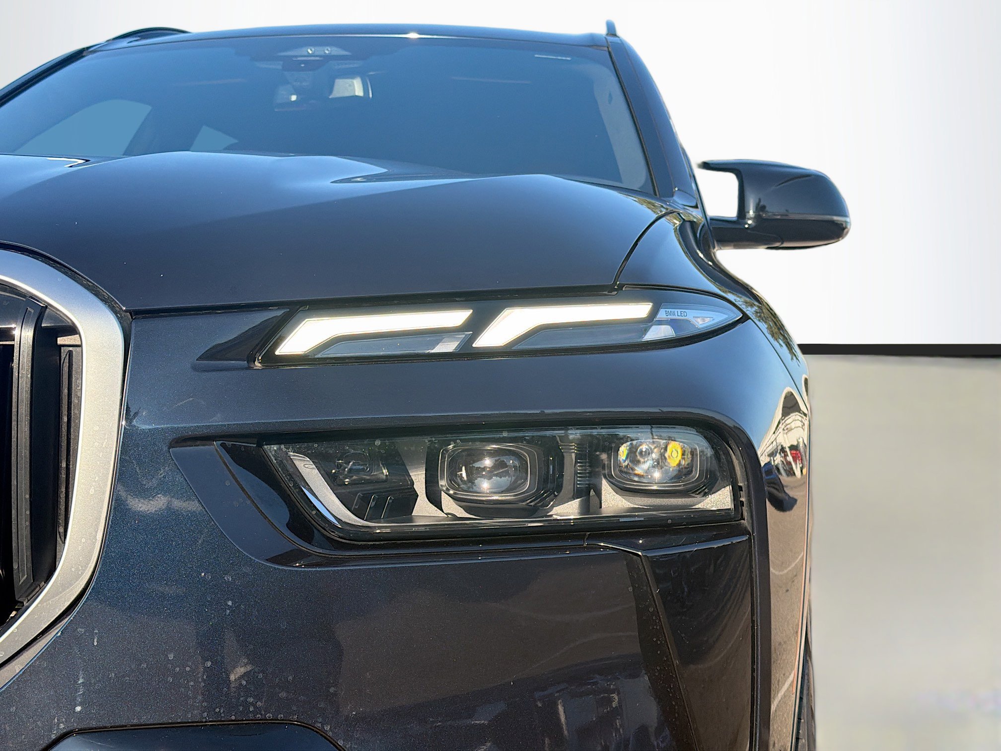 Used 2023 BMW X7 M60i w/ Climate Comfort Package image 9