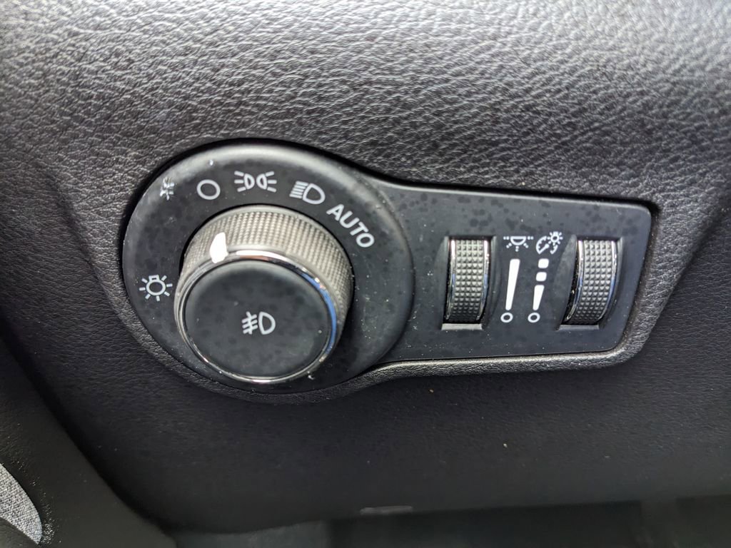 Used 2024 Jeep Compass Latitude AWD/4WD image 47