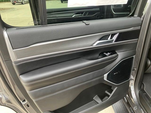 New 2026 Jeep Grand Wagoneer Limited w/ Convenience Group I AWD/4WD image 21