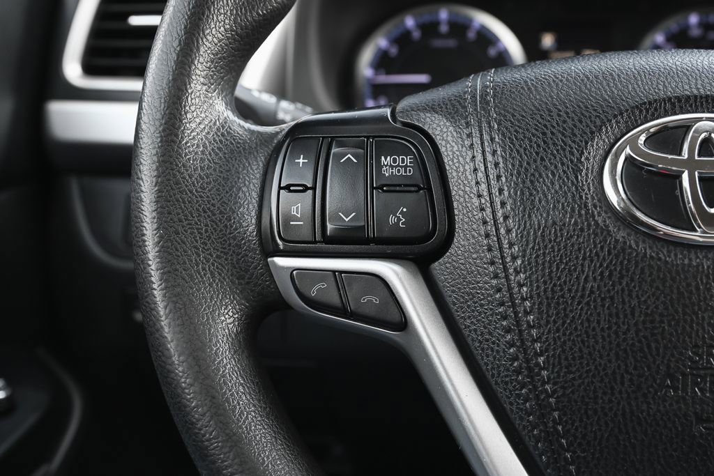 Used 2019 Toyota Highlander LE FWD image 24