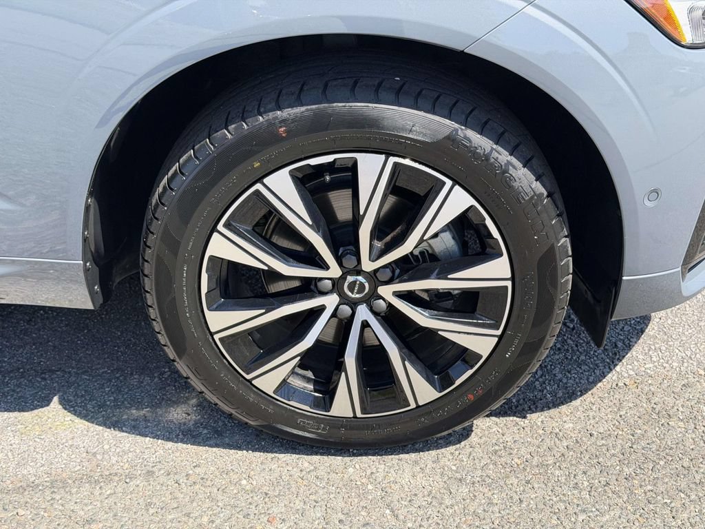 Used 2024 Volvo XC60 B5 Plus w/ Protection Package Premier AWD/4WD image 25