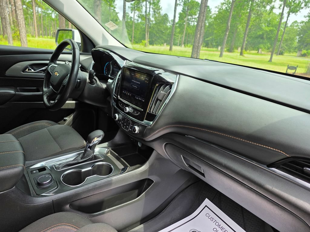 Used 2021 Chevrolet Traverse LT FWD image 24