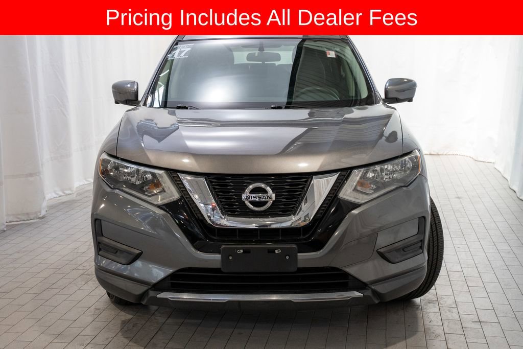 Used 2017 Nissan Rogue SV FWD image 2
