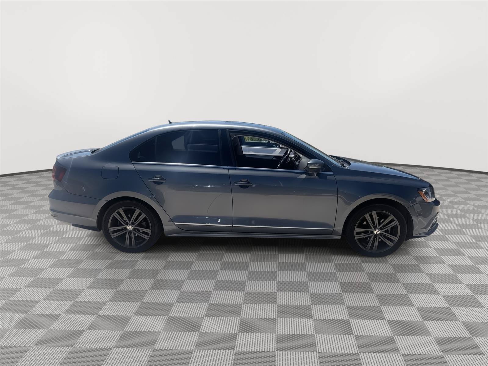 Used 2018 Volkswagen Jetta SEL FWD image 2