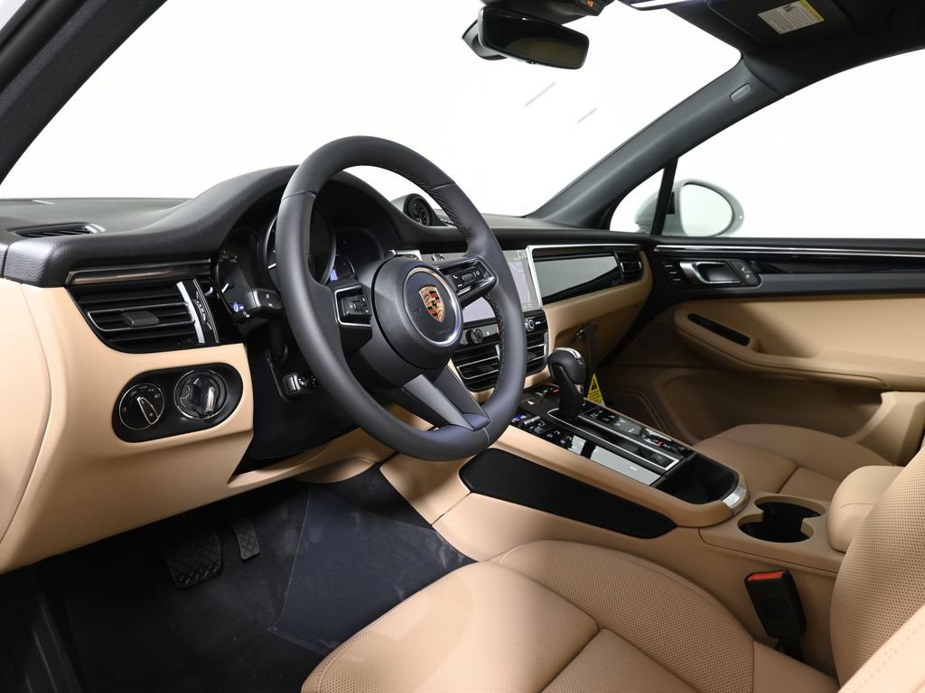 Used 2026 Porsche Macan AWD/4WD image 4