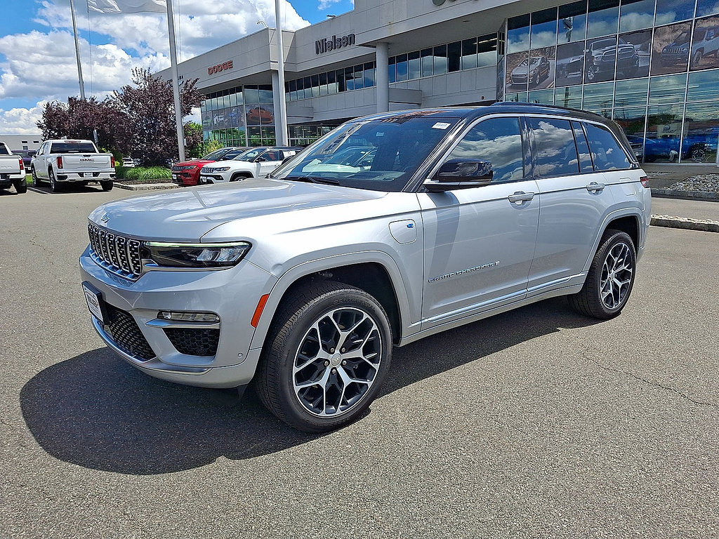 Used 2024 Jeep Grand Cherokee Summit AWD/4WD image 4