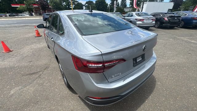 Used 2024 Volkswagen Jetta SE FWD image 7