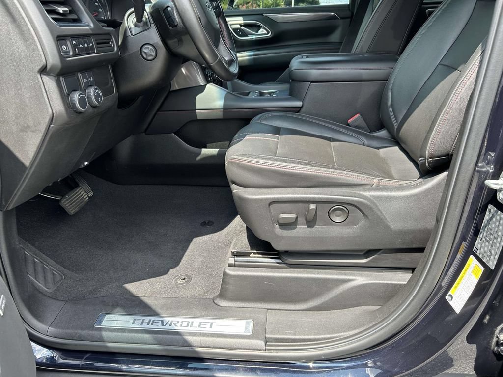 Used 2021 Chevrolet Suburban RST w/ Luxury Package RWD image 21