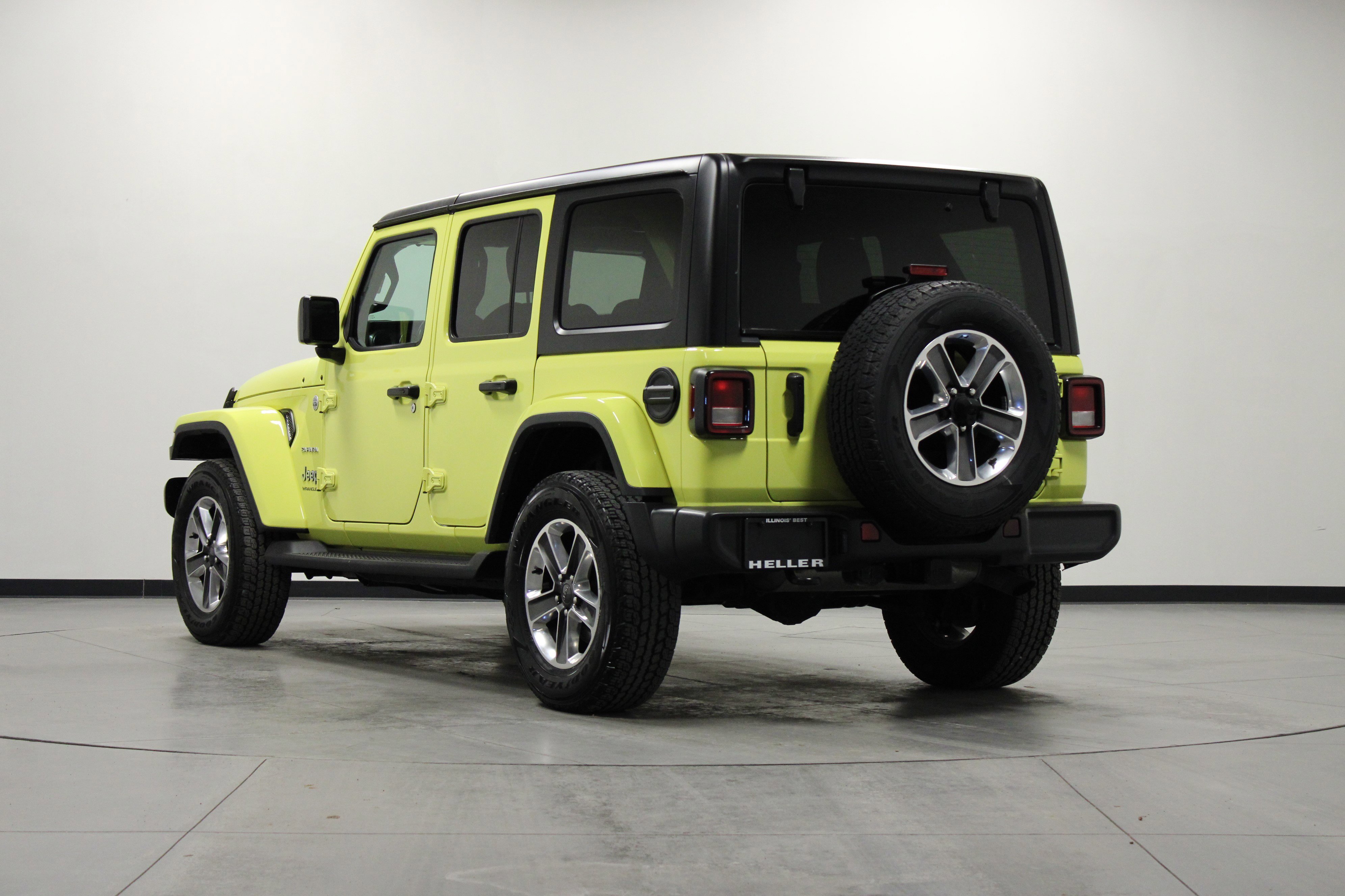 Used 2023 Jeep Wrangler Sahara w/ Cold Weather Group image 6