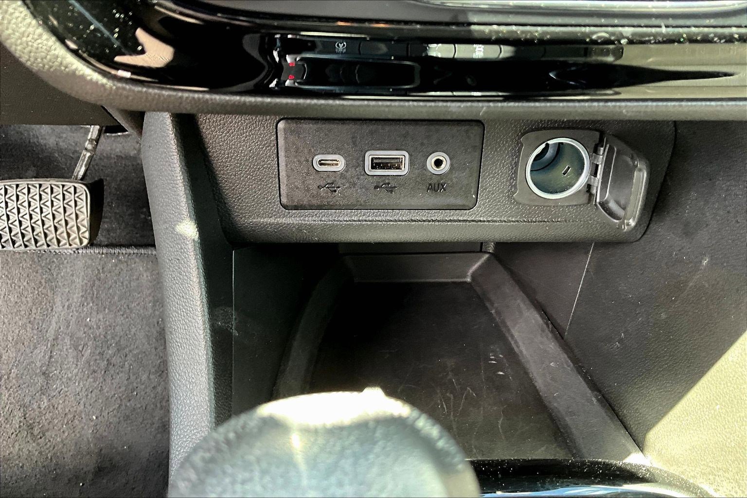 Used 2023 Buick Encore GX Preferred w/ Cold Weather Comfort Package FWD image 16