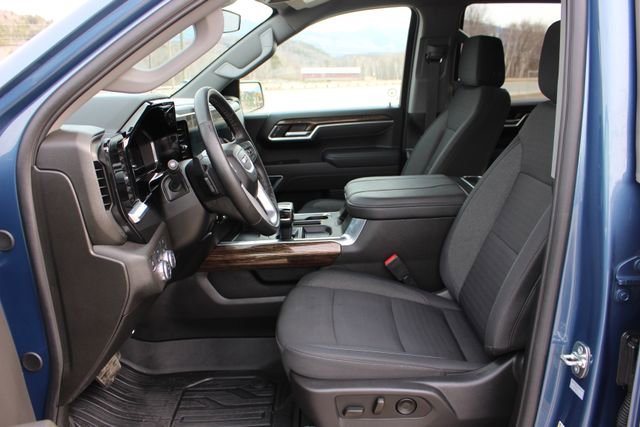Used 2025 GMC Sierra 1500 Elevation image 9