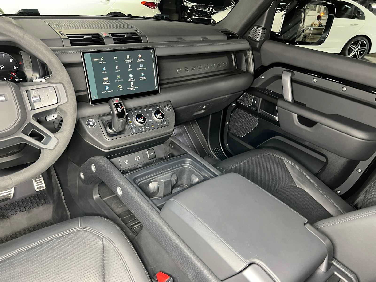 Used 2024 Land Rover Defender 110 V8 AWD/4WD image 36
