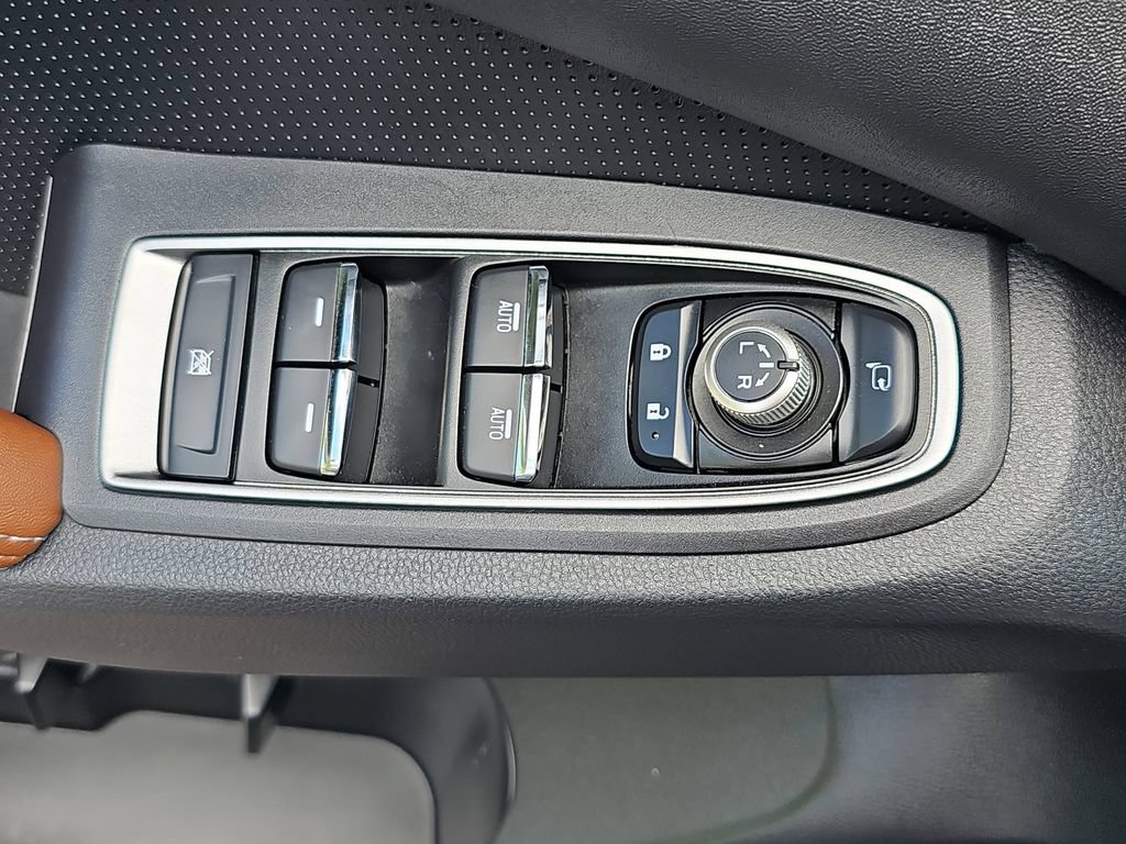 Used 2023 Subaru Ascent Touring AWD/4WD image 29