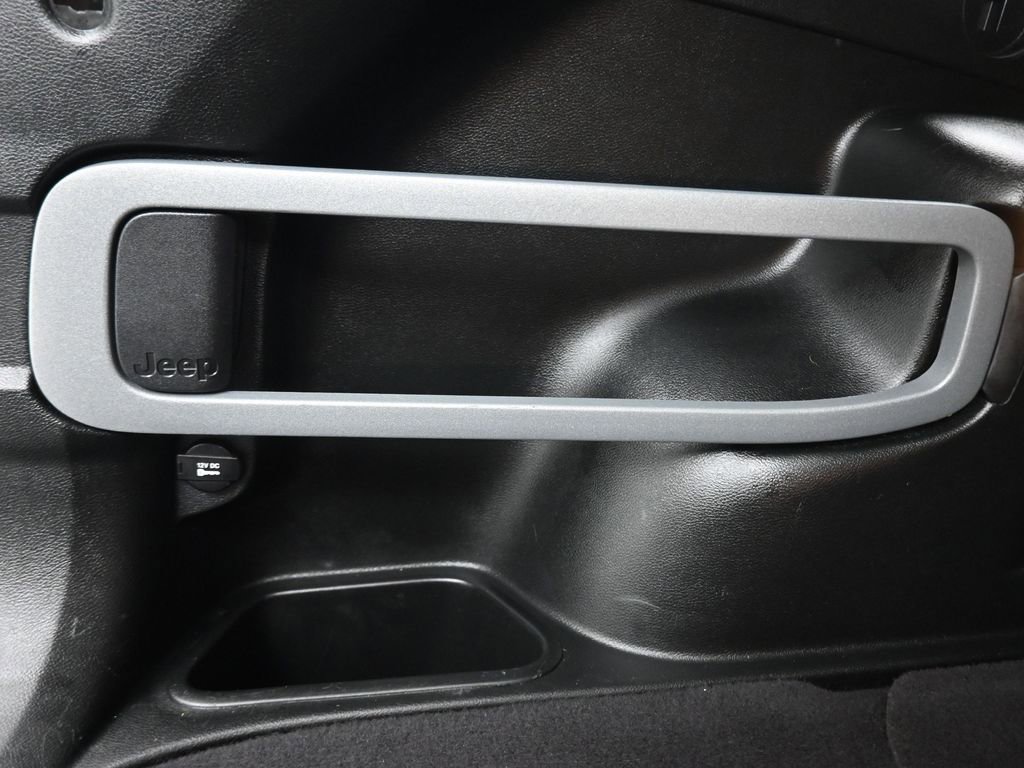 Used 2017 Jeep Cherokee Sport w/ Cold Weather Group image 42