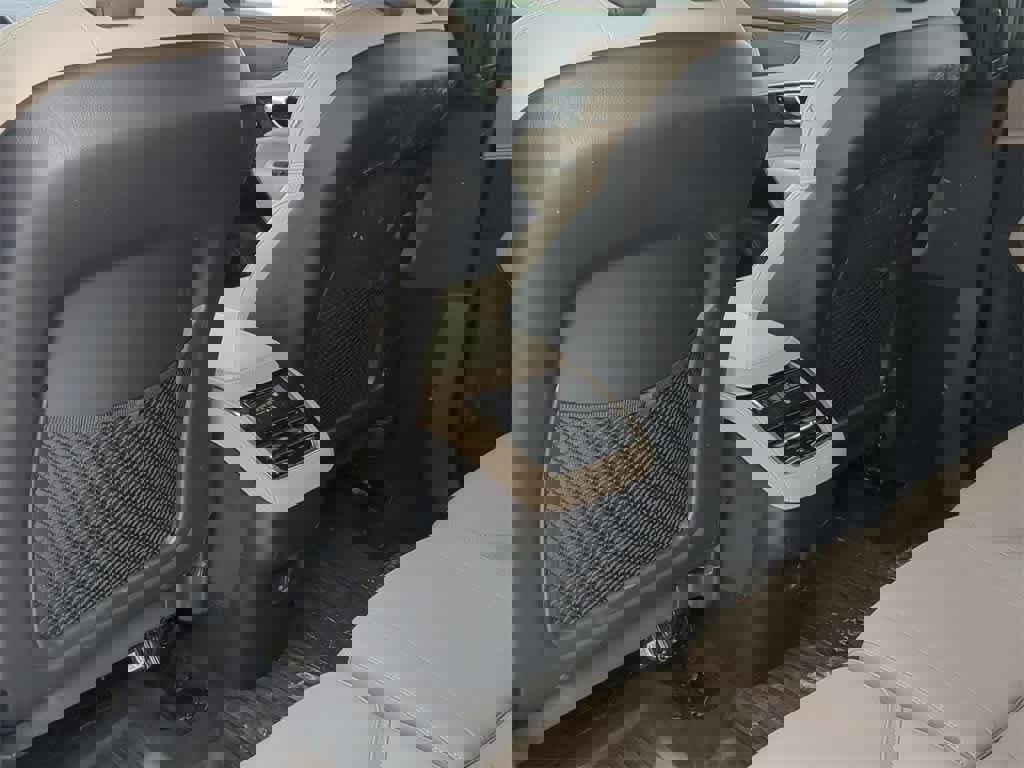 Certified 2026 Volvo XC90 B6 Plus w/ Protection Package Premier image 17