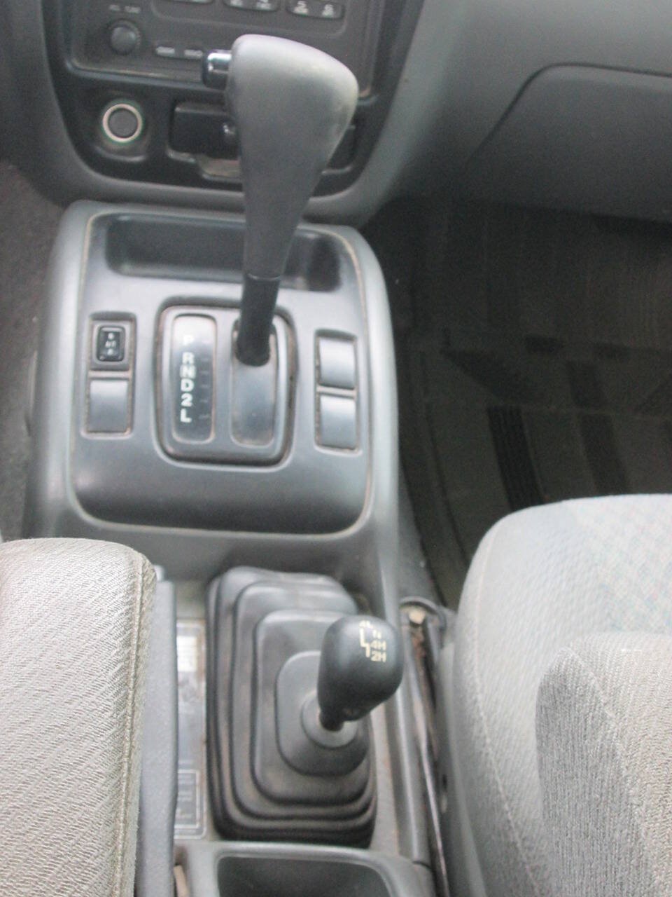 Used 2003 Chevrolet Tracker 4WD w/ Preferred Equipment Group image 25