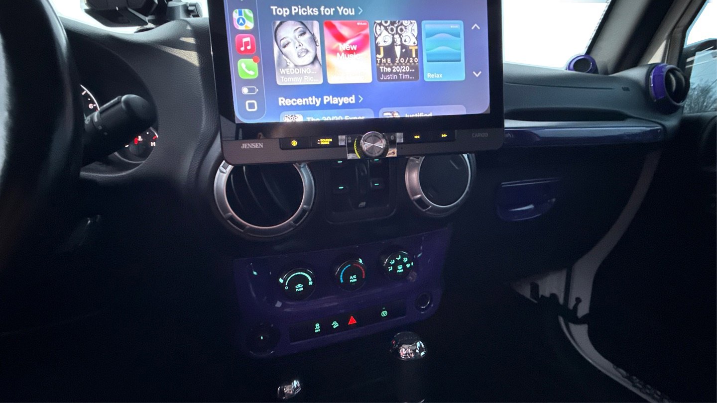 Used 2013 Jeep Wrangler Unlimited Sahara w/ Connectivity Group image 13