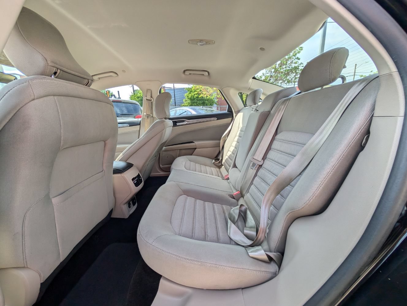 Used 2017 Ford Fusion SE FWD image 17