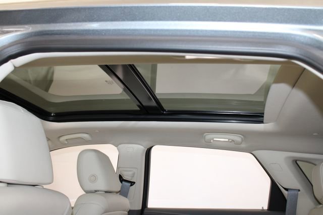 Certified 2023 Cadillac XT5 Premium Luxury AWD/4WD image 11